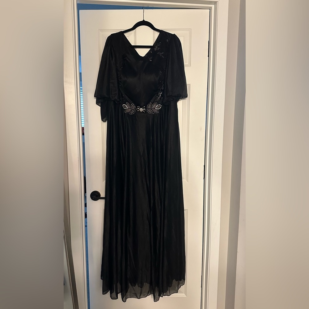 Dress - Picture 10 of 11